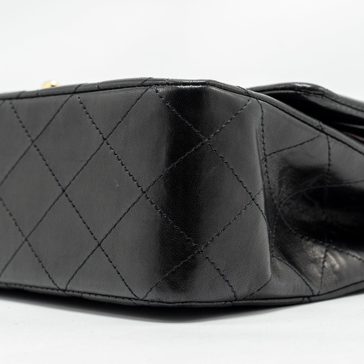 chanel-medium-classic-double-flap-bag-lambskin-black-ghw-copy-1