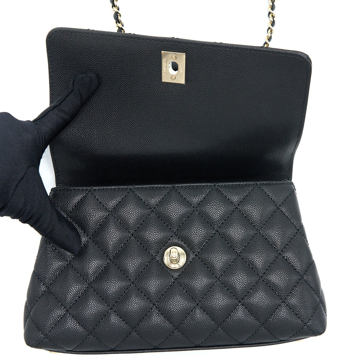 chanel-coco-handle-caviar-black-lghwmicrochip