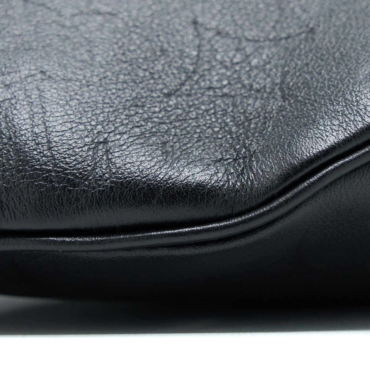 louis-vuitton-discovery-bumbag-pm-monogram-shadow-calfskin-black-with-black-hardware