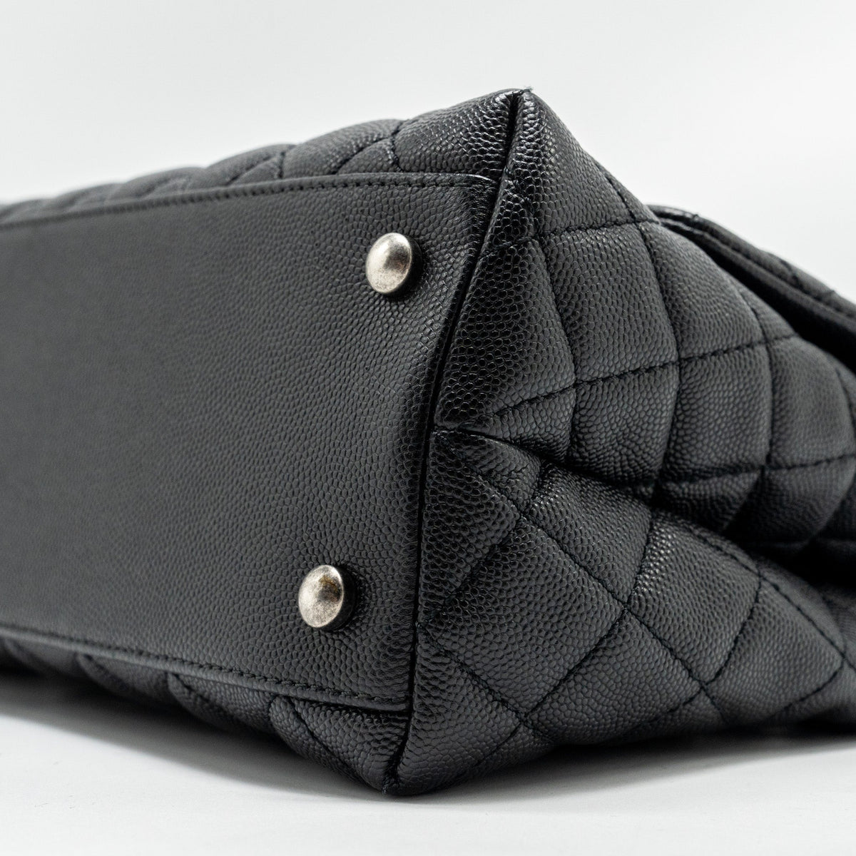 chanel-medium-coco-handle-caviar-lizard-handle-black-burgundy-ruthenium-hardware