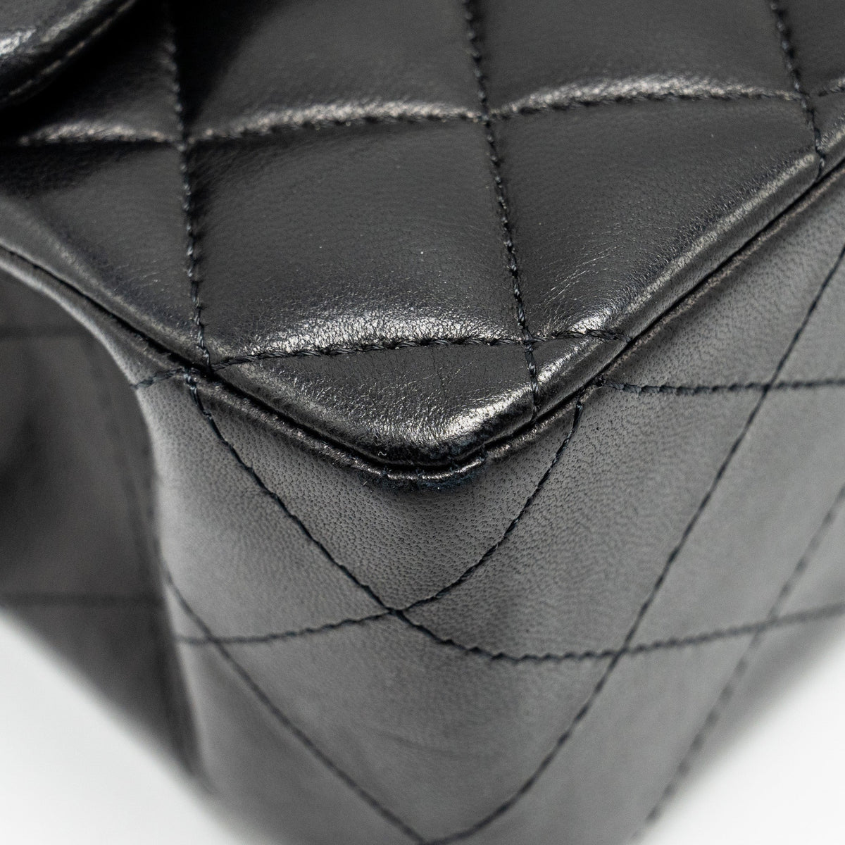 chanel-medium-classic-double-flap-bag-lambskin-black-ghw-copy-1