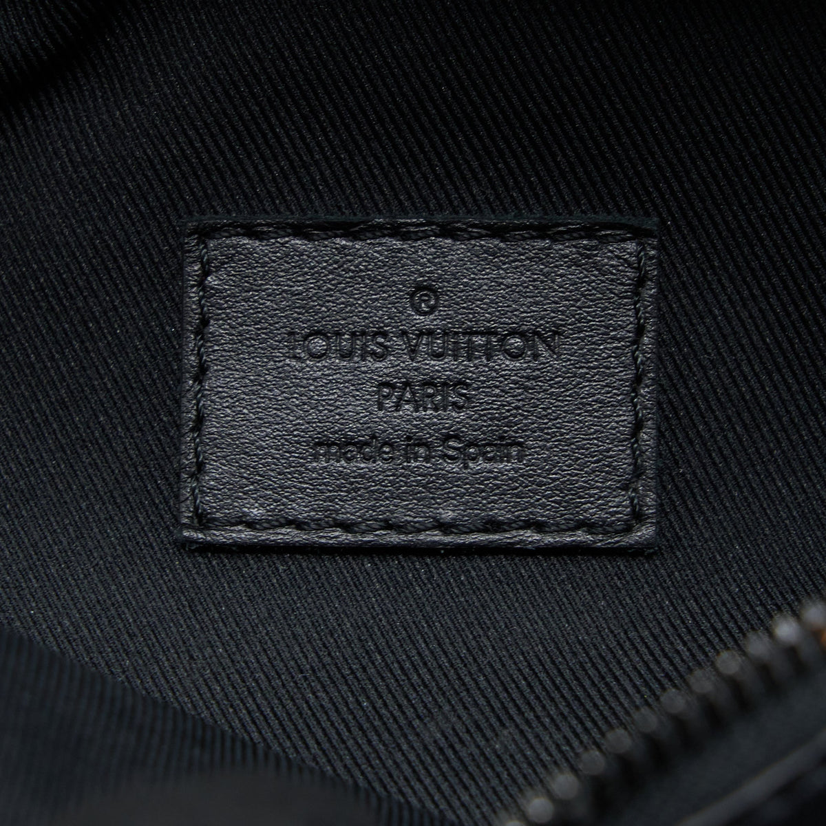 louis-vuitton-discovery-bumbag-pm-monogram-shadow-calfskin-black-with-black-hardware