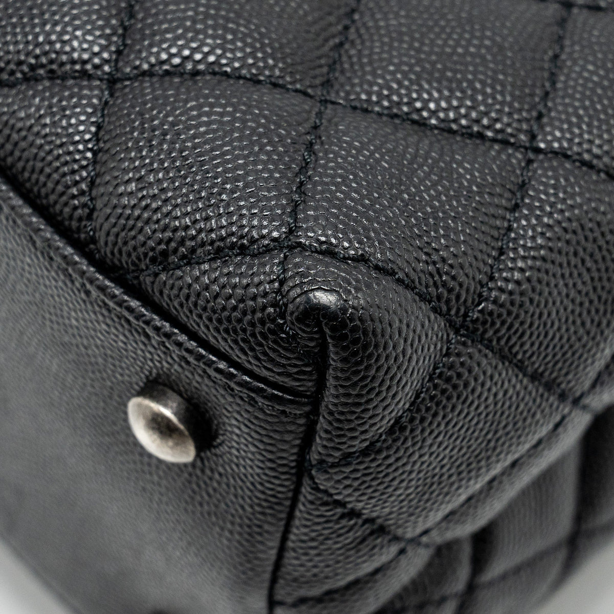 chanel-medium-coco-handle-caviar-lizard-handle-black-burgundy-ruthenium-hardware