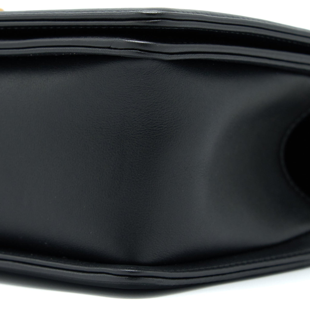 chanel-medium-boy-bag-calfskin-black-ghw-1