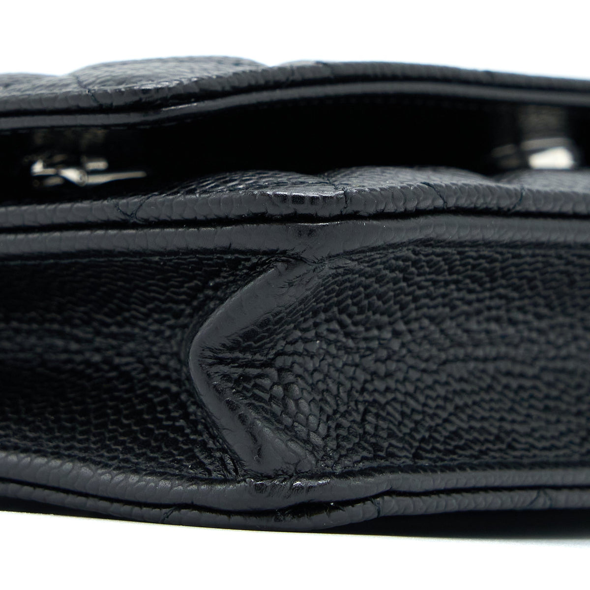 chanel-classic-wallet-on-chain-caviar-black-shwmicrochip