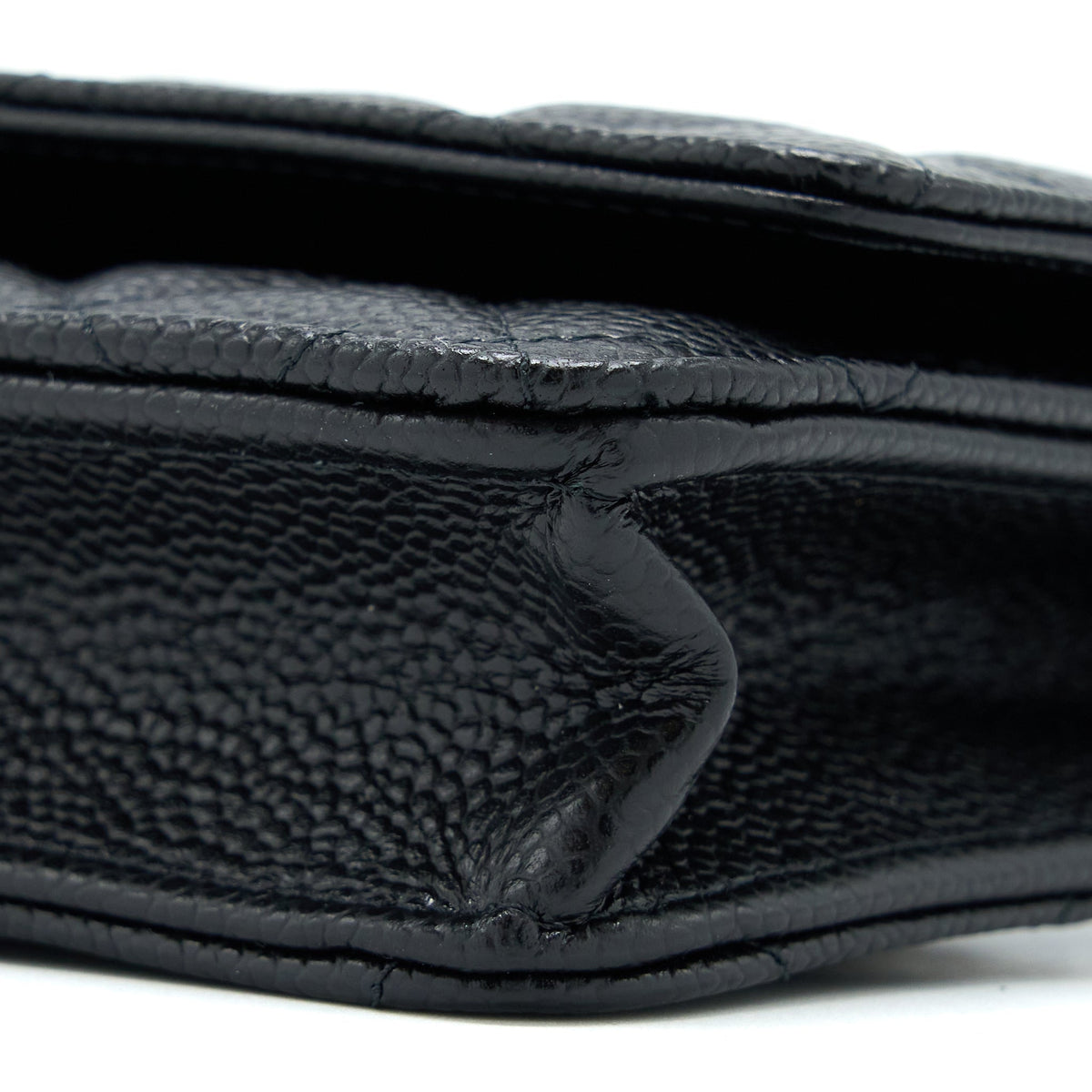chanel-classic-wallet-on-chain-caviar-black-shwmicrochip
