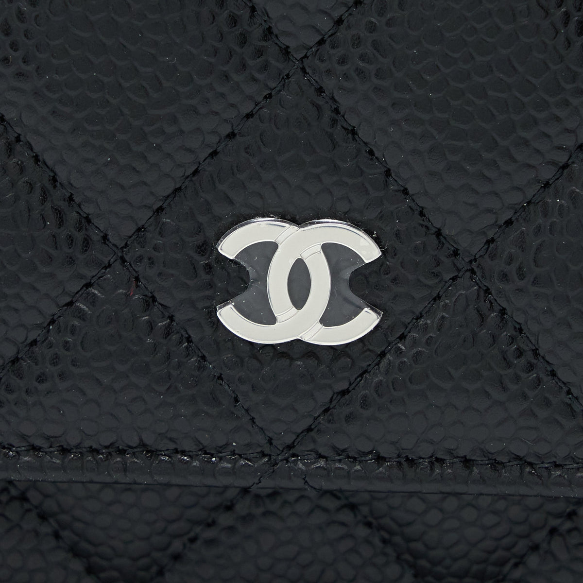 chanel-classic-wallet-on-chain-caviar-black-shwmicrochip