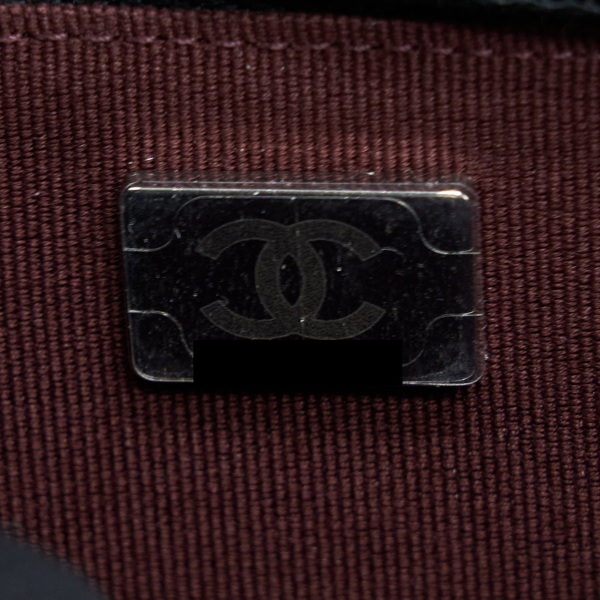 chanel-classic-wallet-on-chain-caviar-black-shwmicrochip