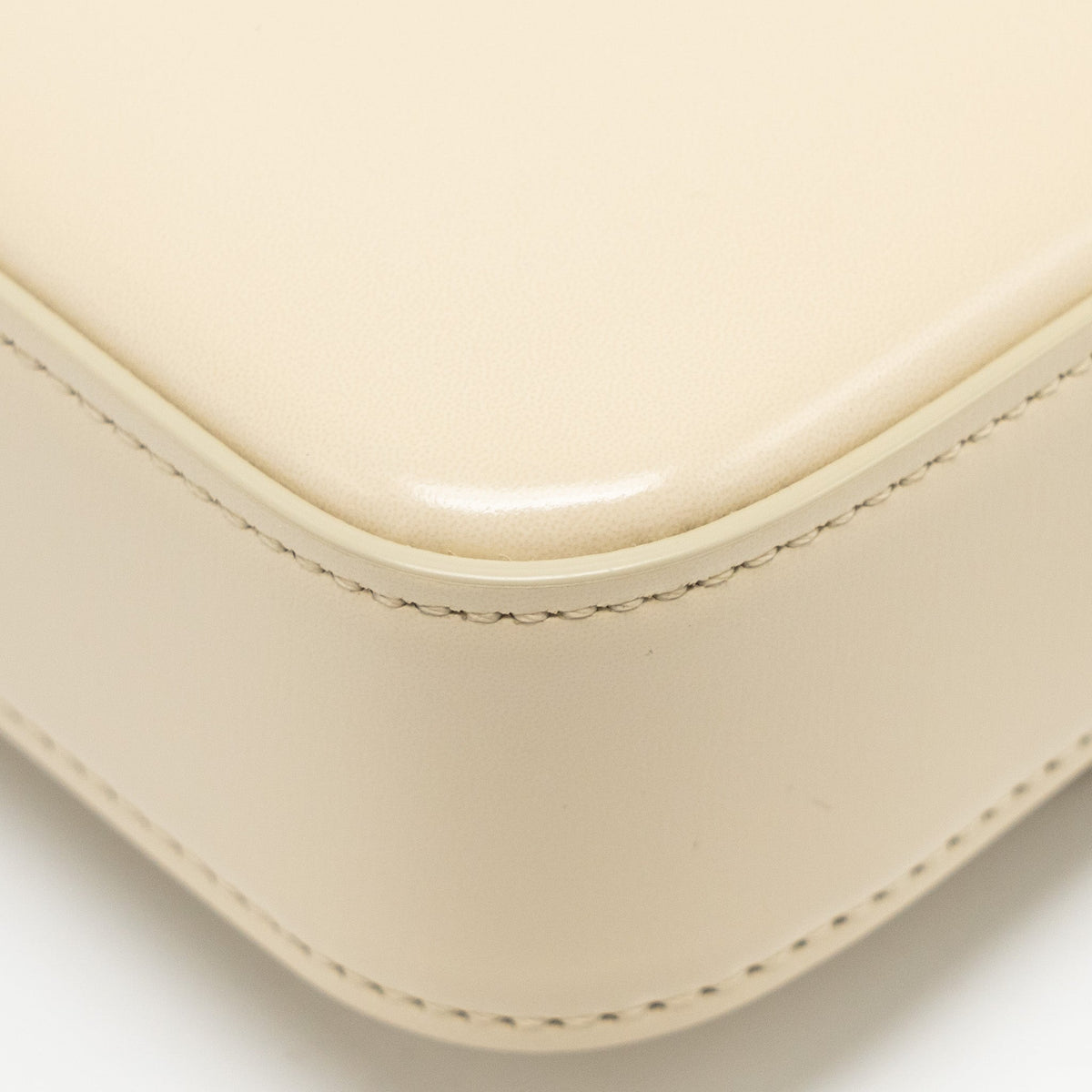 celine-triomphe-shouder-bag-shiny-calfskin-ivory-ghw