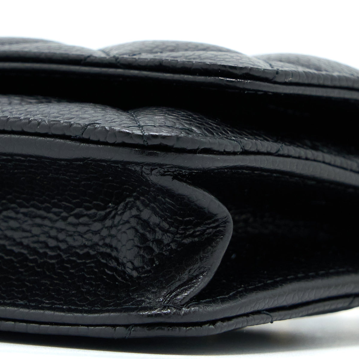 chanel-classic-wallet-on-chain-caviar-black-ghwmicrochip