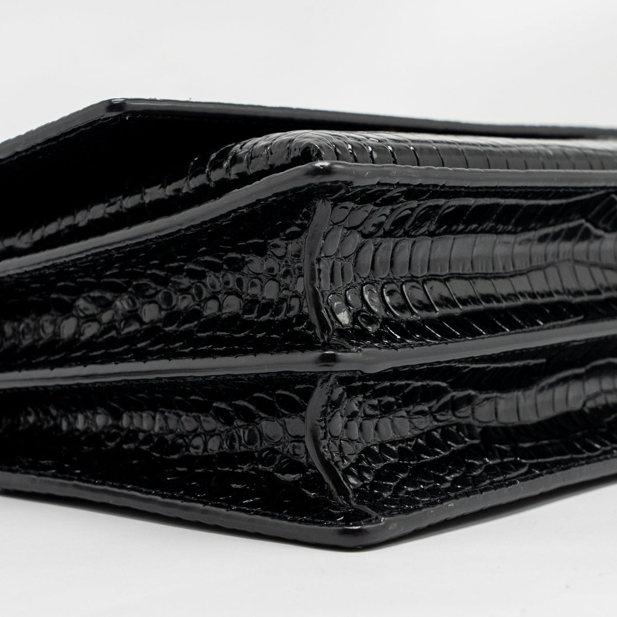 saint-laurent-ysl-sunset-medium-crocodile-embossed-calfskin-black-ghw