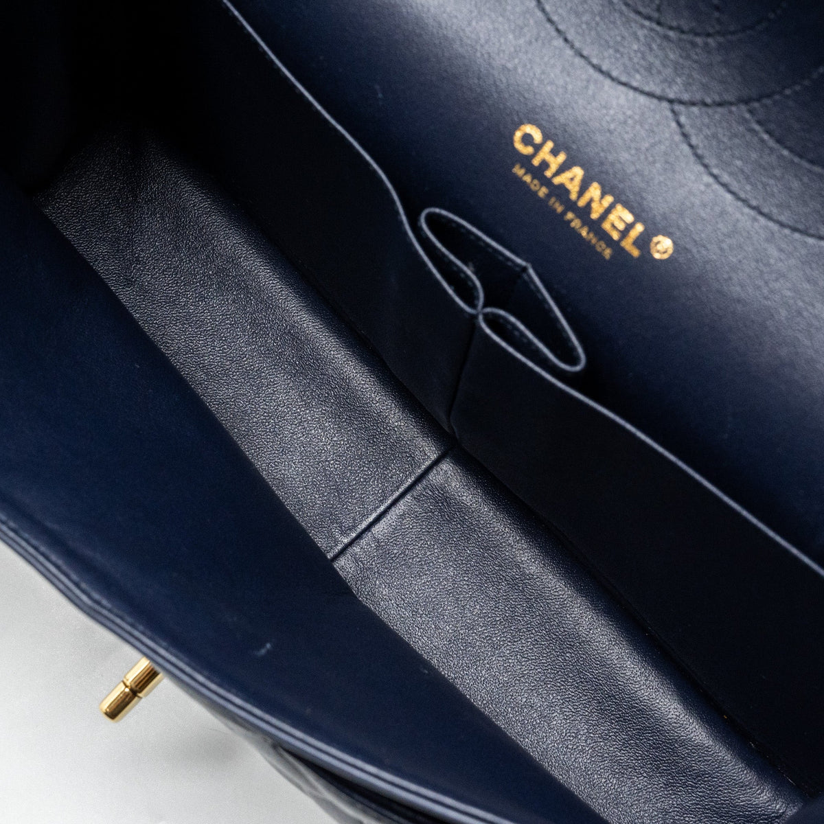 chanel-jumbo-classic-double-flap-lambskin-navy-ghw