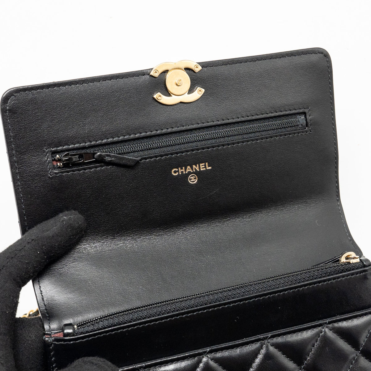 chanel-gold-crush-wallet-on-chain-calfskin-black-ghw-microchip