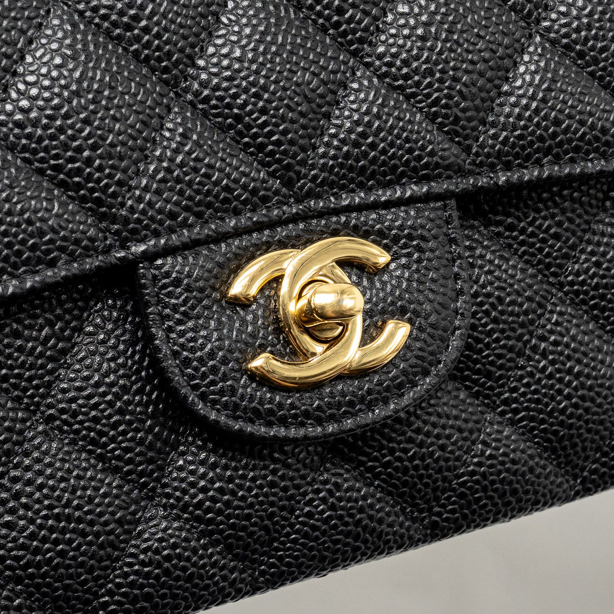 chanel-medium-classic-double-flap-bag-caviar-black-ghw-37