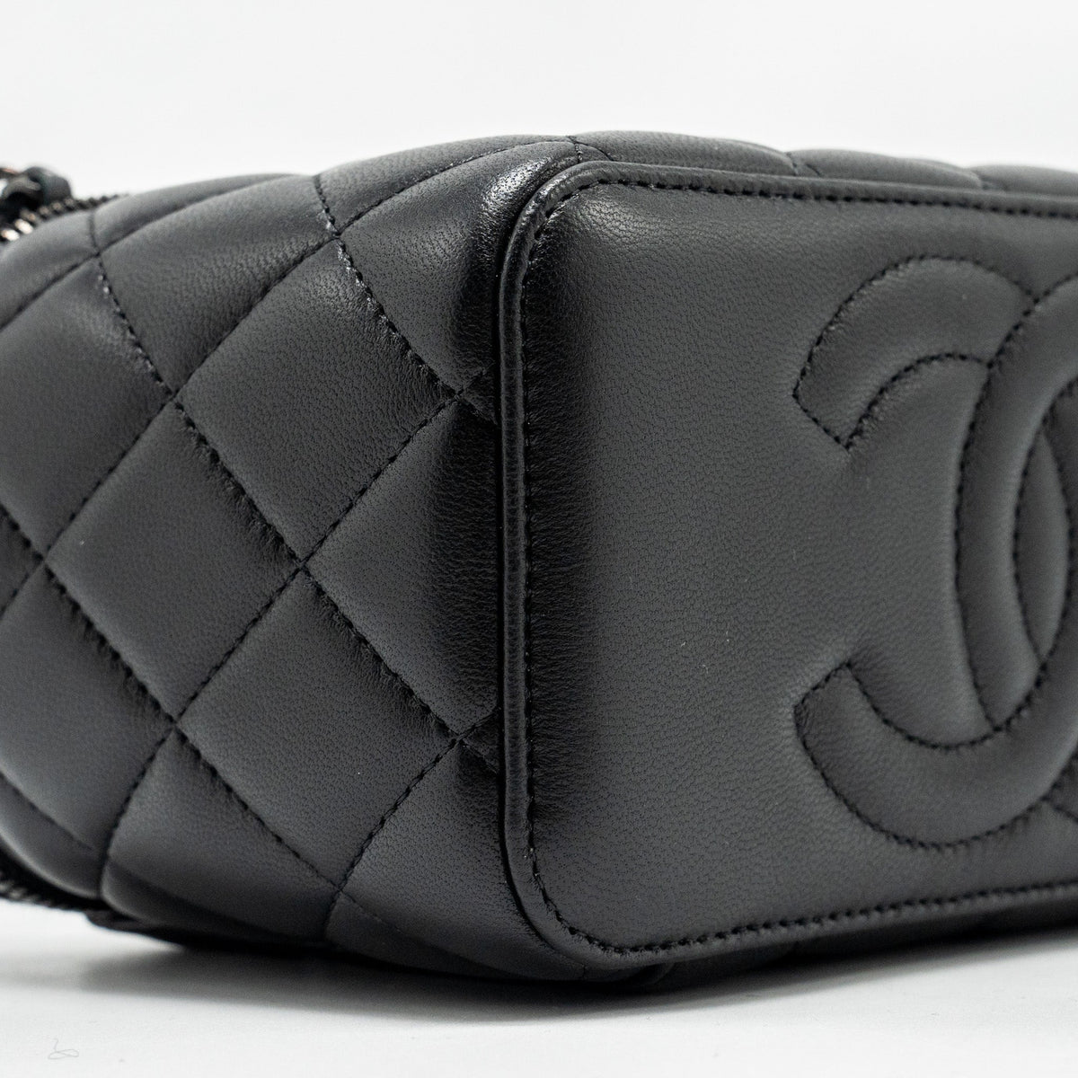chanel-long-vanity-case-lambskin-so-black-microchip