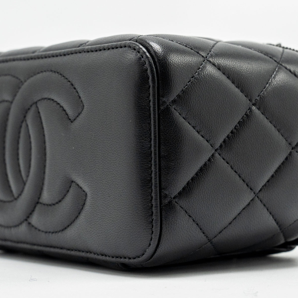 chanel-long-vanity-case-lambskin-so-black-microchip