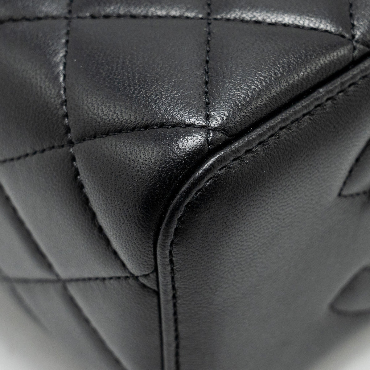 chanel-long-vanity-case-lambskin-so-black-microchip