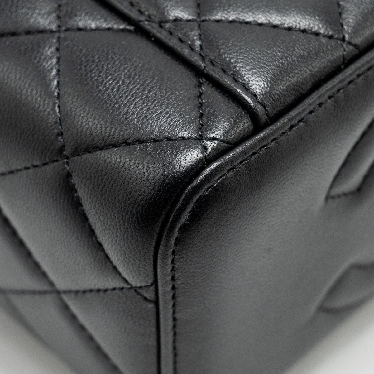 chanel-long-vanity-case-lambskin-so-black-microchip
