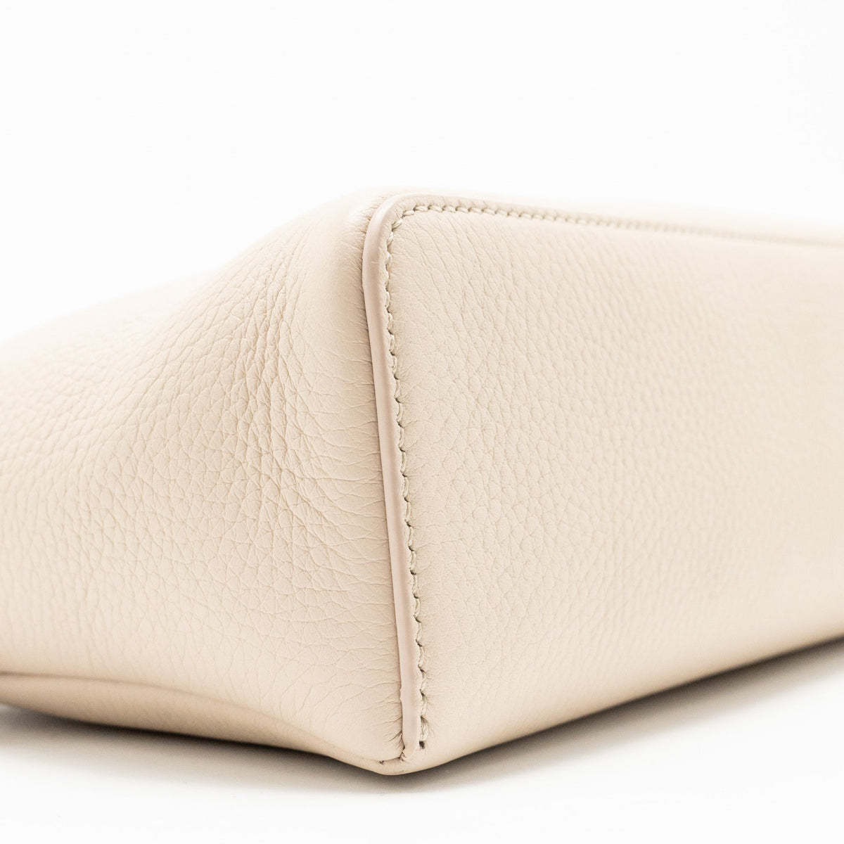 loro-piana-extra-pocket-l19-grained-calfskin-whisper-white-shw