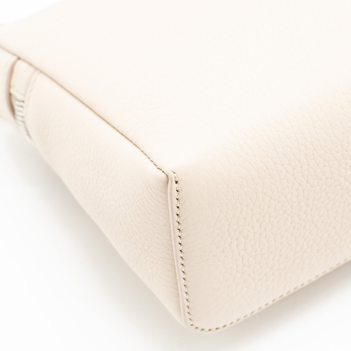 loro-piana-extra-pocket-l19-grained-calfskin-whisper-white-shw