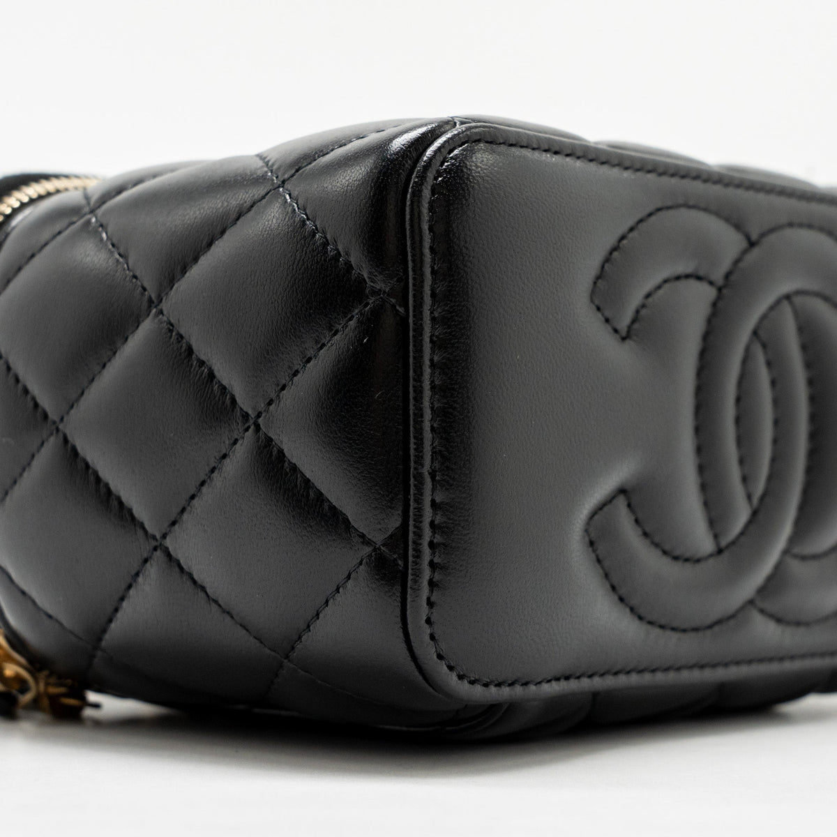 chanel-24a-long-vanity-case-with-cc-logo-adjustable-chain-lambskin-black-ghwmicrochip