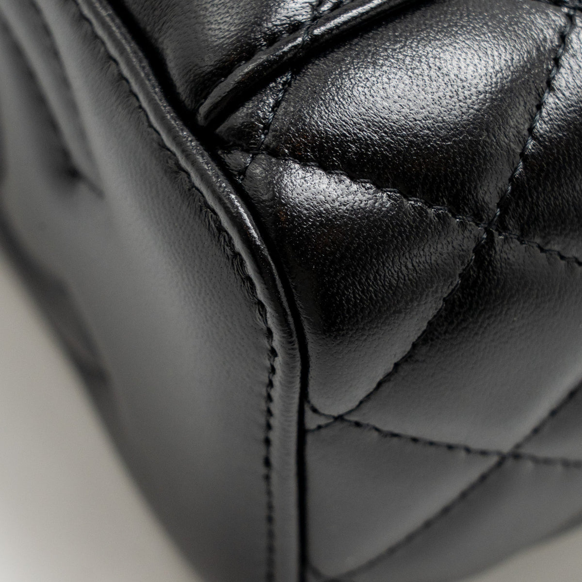 chanel-24a-long-vanity-case-with-cc-logo-adjustable-chain-lambskin-black-ghwmicrochip