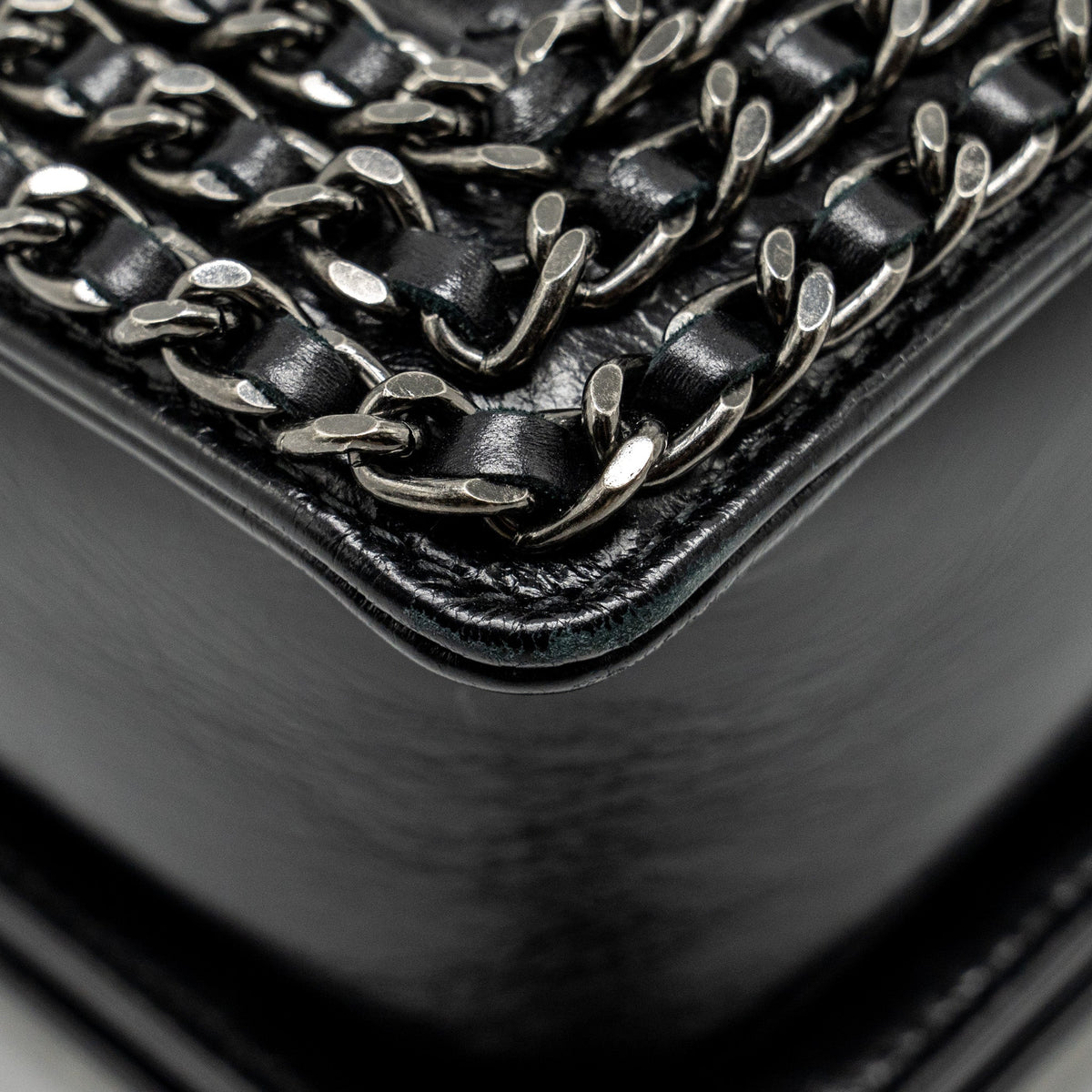 chanel-new-medium-chain-edge-boy-bag-calfskin-black-ruthenium-shw