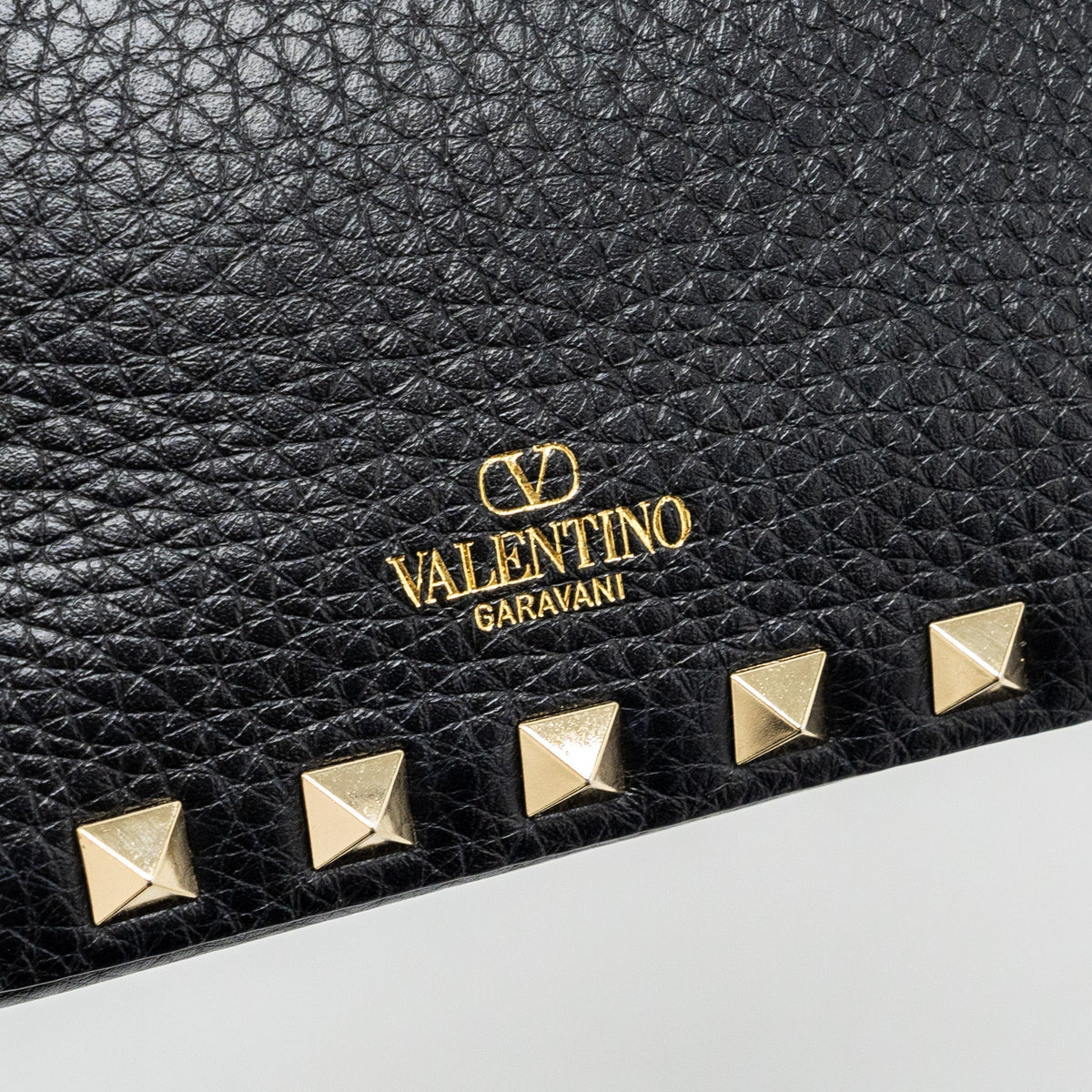valentino-rockstud-small-top-handle-shoulder-bag-calfskin-black-lghw