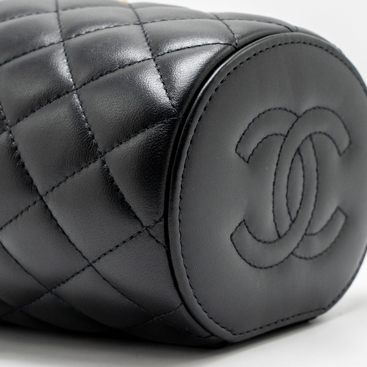 chanel-afternoon-tea-top-handle-vanity-case-with-chain-lambskin-black-ghw-microchip