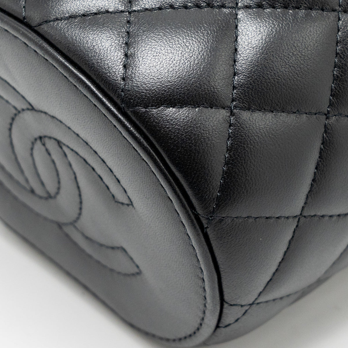 chanel-afternoon-tea-top-handle-vanity-case-with-chain-lambskin-black-ghw-microchip