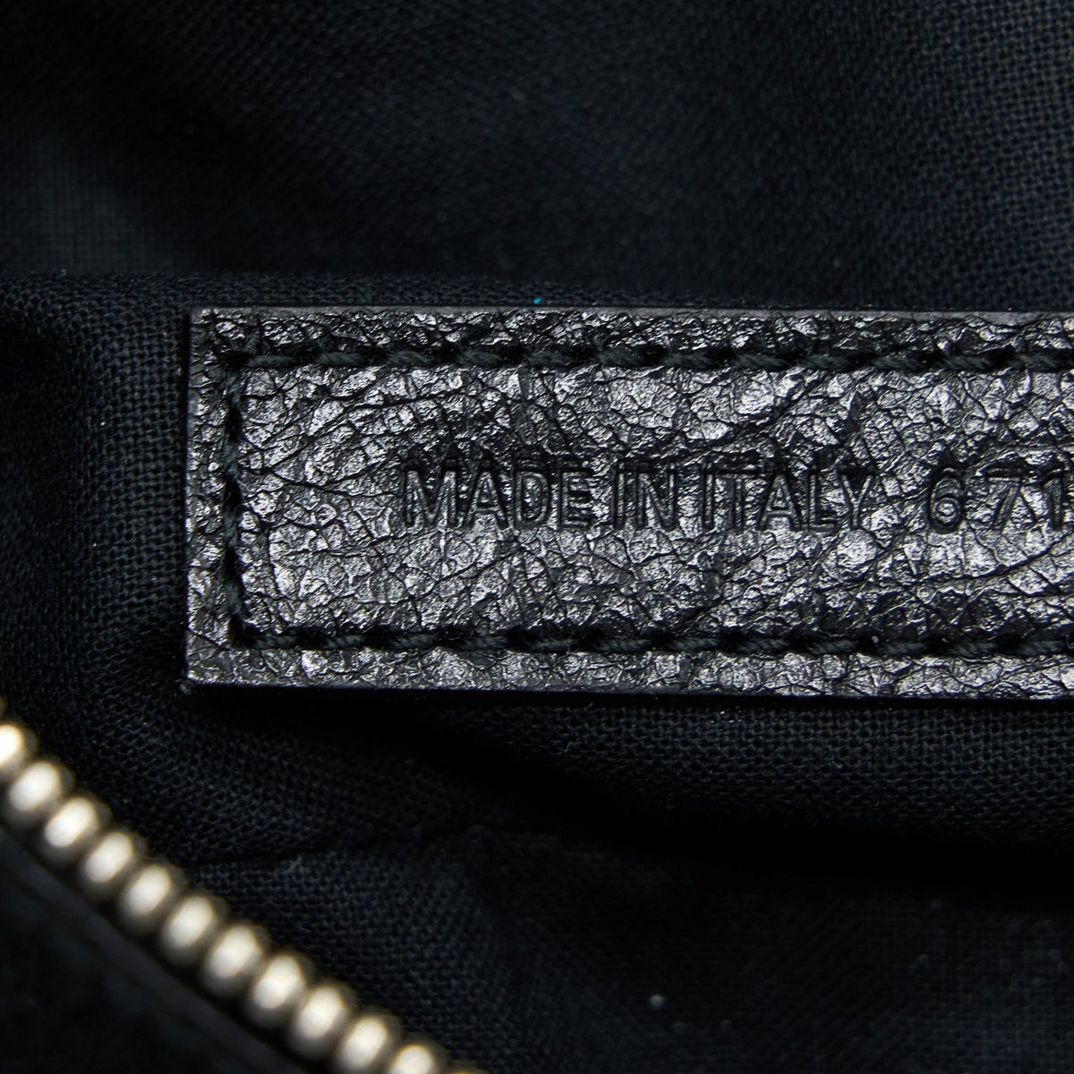 balenciaga-le-cagole-xs-shoulder-bag-arena-lambskin-black-shw