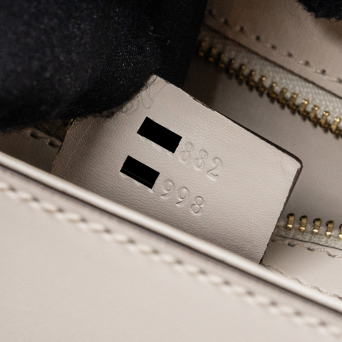 gucci-sylvie-shoulder-bag-calfskin-white-ghw