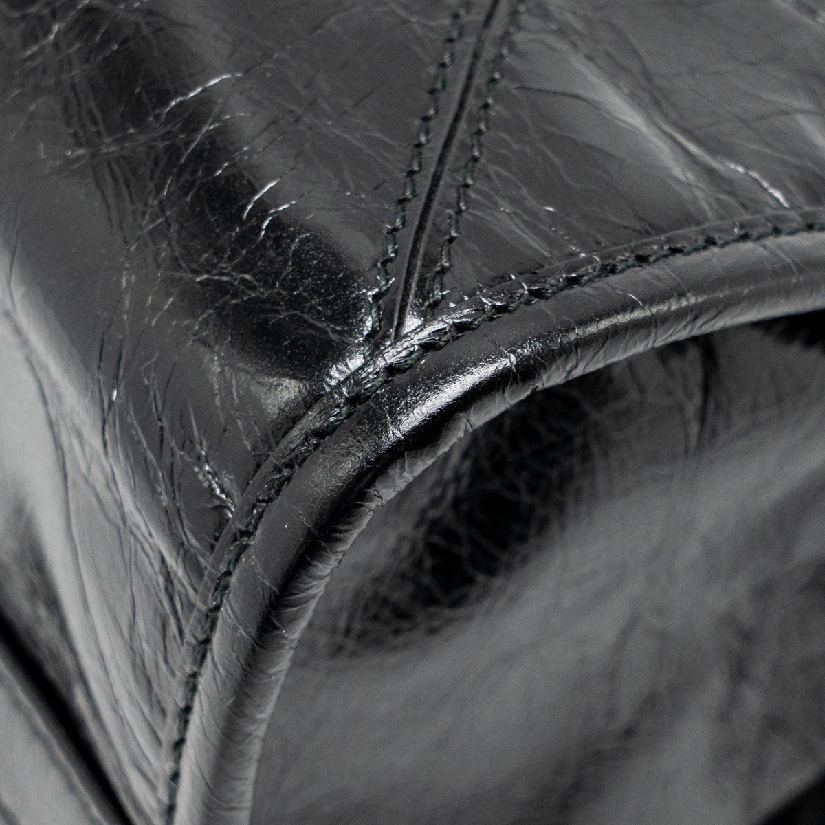 prada-bonnie-medium-leather-handbag-calfskin-black-ghw