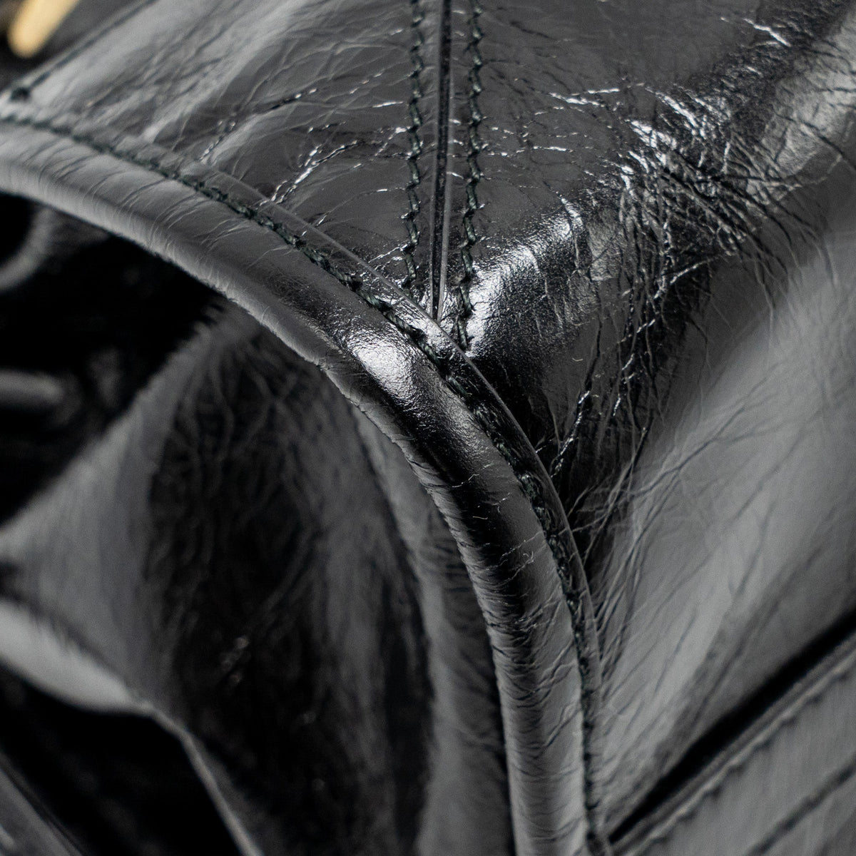 prada-bonnie-medium-leather-handbag-calfskin-black-ghw