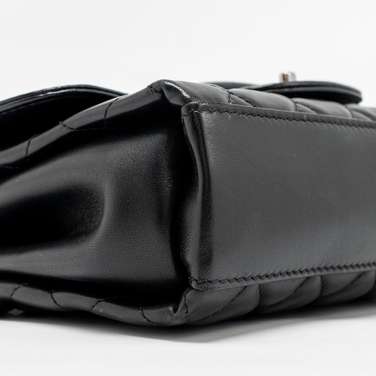 chanel-coco-loop-single-flap-bag-lambskin-black-shw-copy