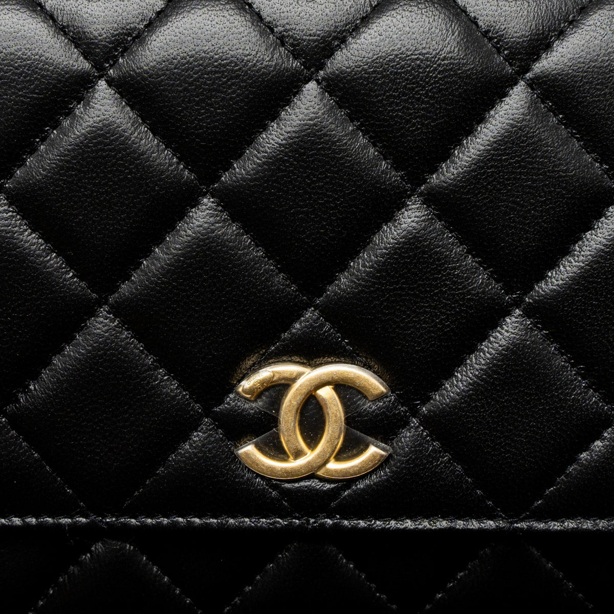chanel-detail-top-handle-wallet-on-chain-lambskin-black-brushed-ghw-microchip