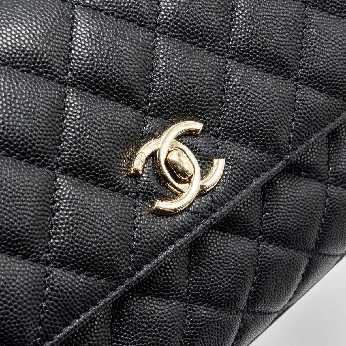 chanel-small-coco-handle-caviar-black-lghw-microchip-16
