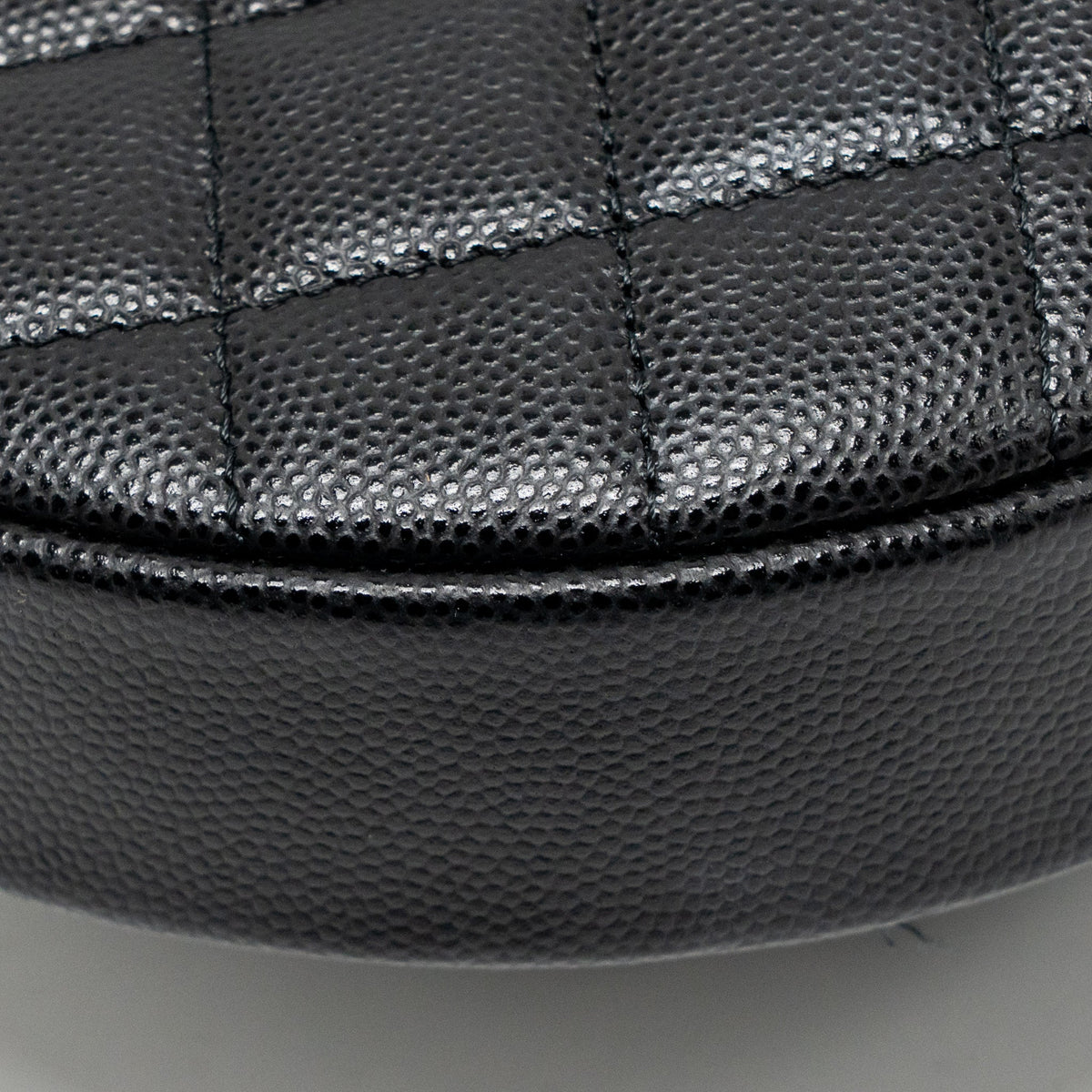 chanel-23b-round-clutch-caviar-black-lghwmicrochip