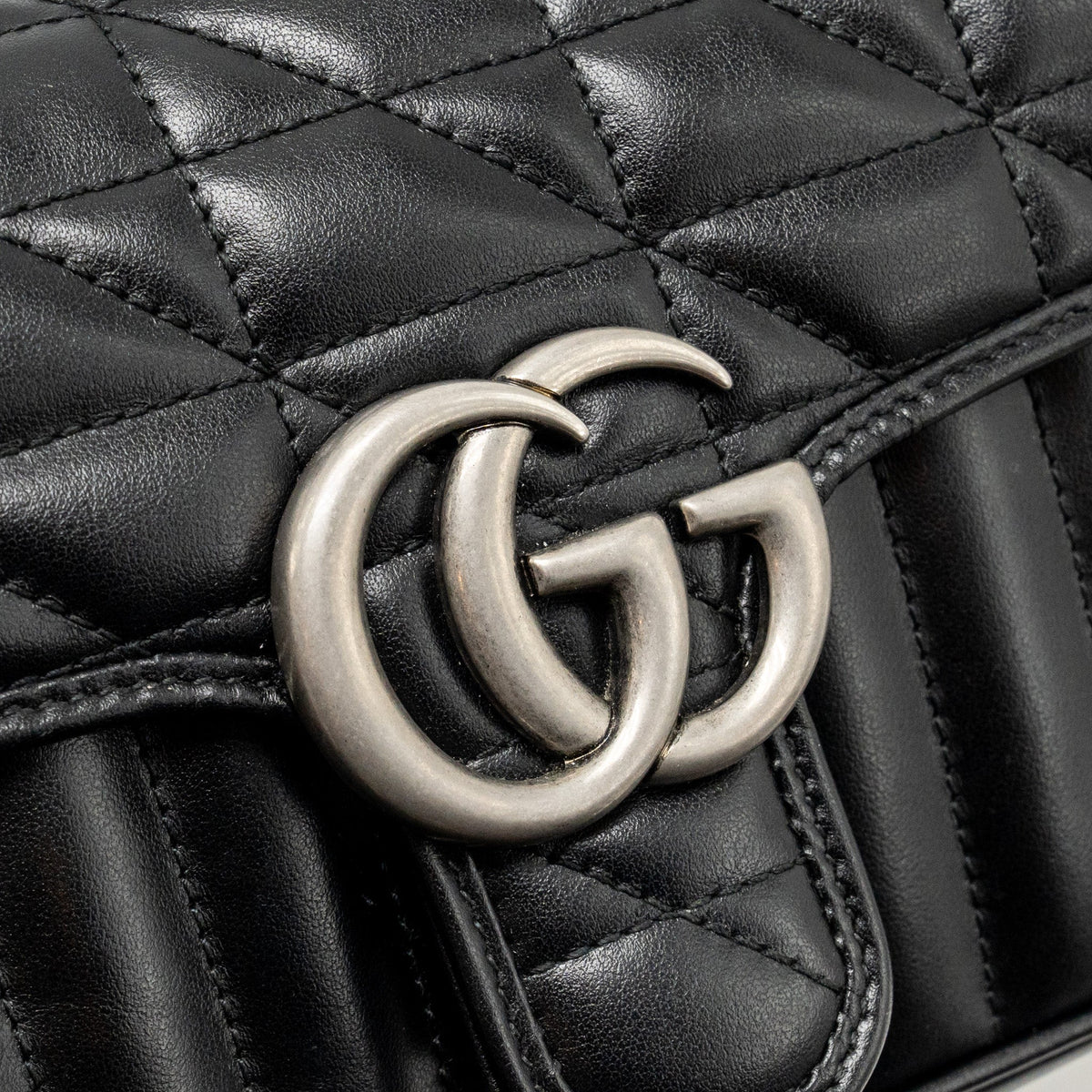 gucci-mini-gg-marmont-shoulder-bag-calfskin-black-shw