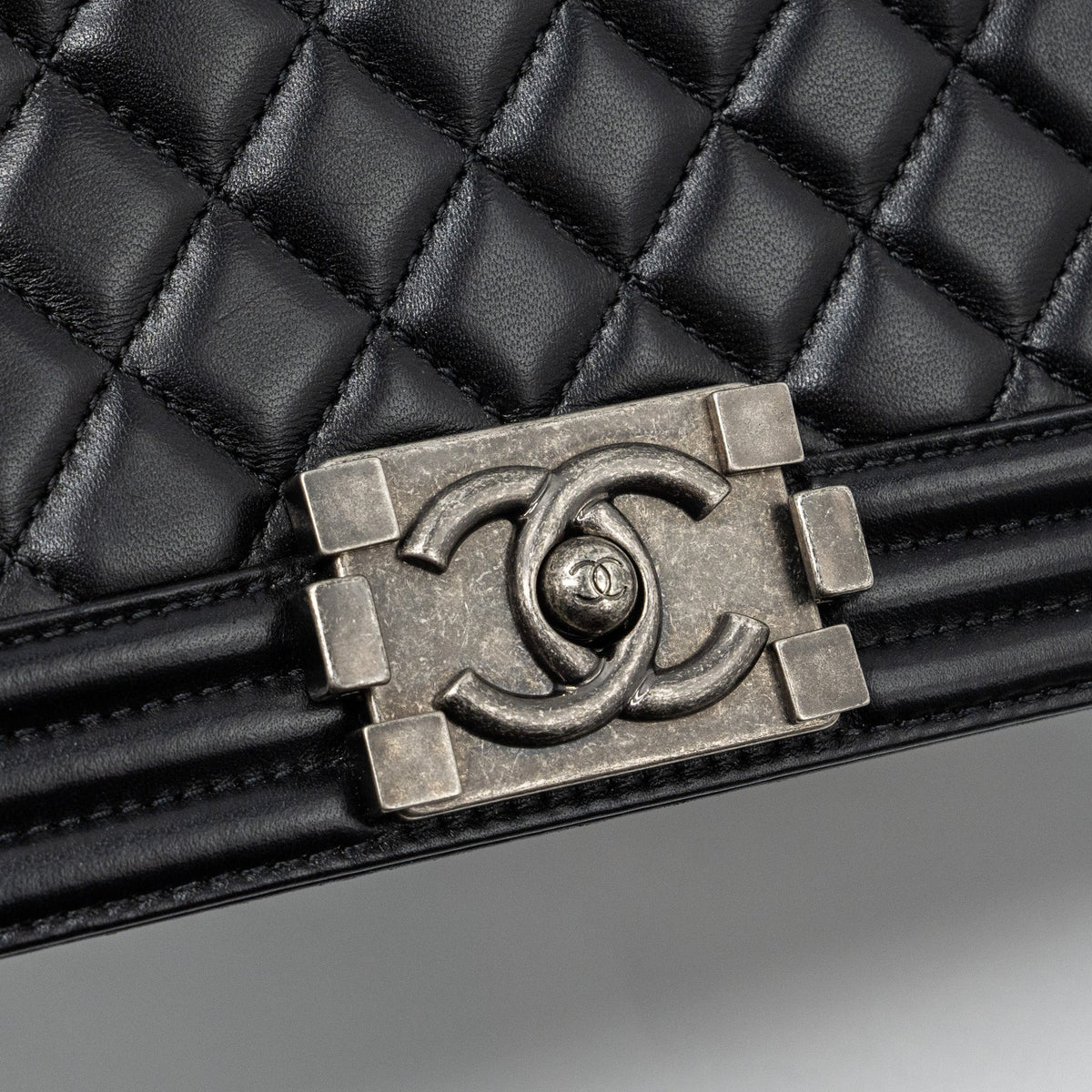 chanel-new-medium-boy-bag-lambskin-black-ruthenium-hardware