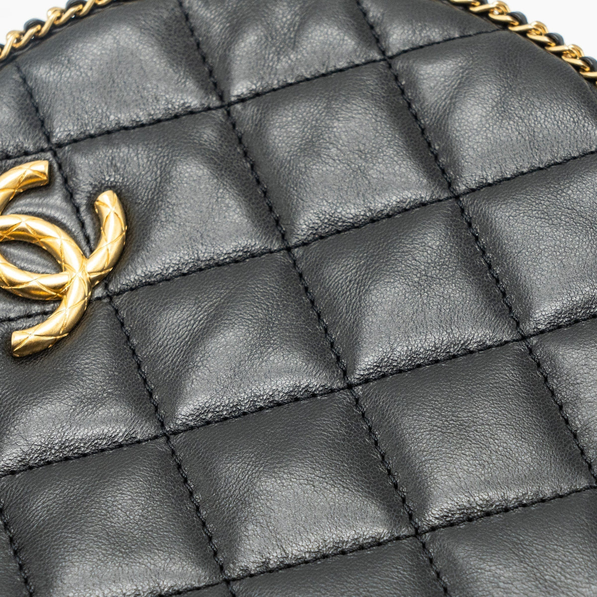 chanel-round-vanity-with-chain-lambskin-black-ghw-microchip