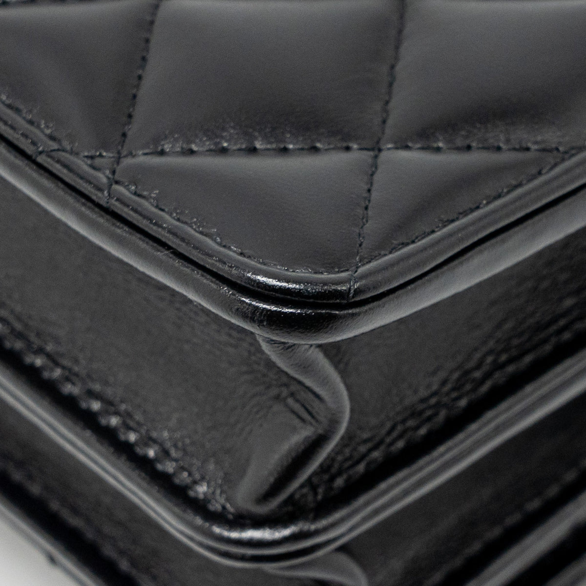 chanel-top-handle-mini-wallet-on-chain-calfskin-black-ghwmicrochip