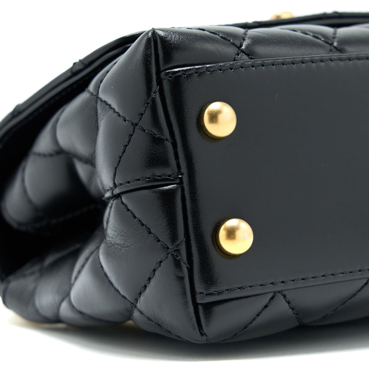 chanel-22a-mini-coco-handle-with-detailed-letter-handle-calfskin-black-ghw-microchip