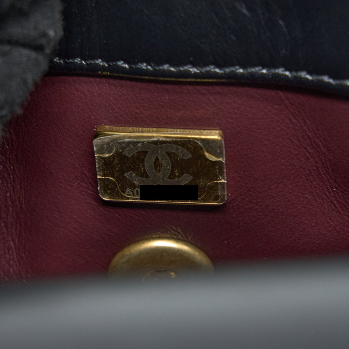 chanel-22a-mini-coco-handle-with-detailed-letter-handle-calfskin-black-ghw-microchip