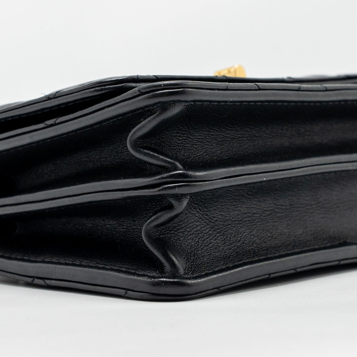 chanel-mini-2-55-reissue-wallet-on-chain-aged-calfskin-black-ghwmicrochip