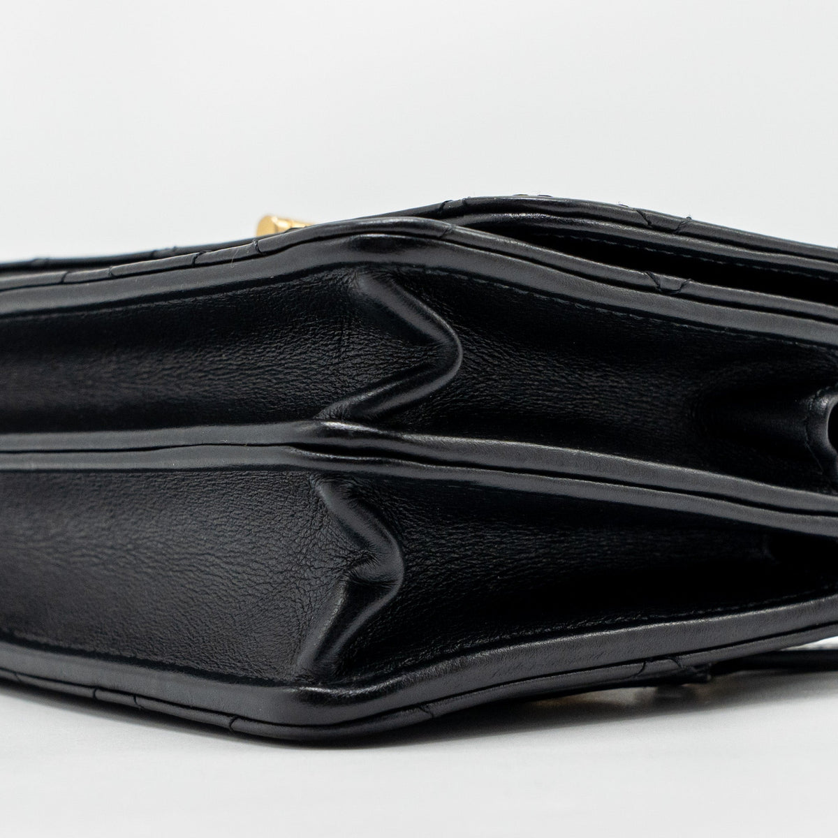 chanel-mini-2-55-reissue-wallet-on-chain-aged-calfskin-black-ghwmicrochip
