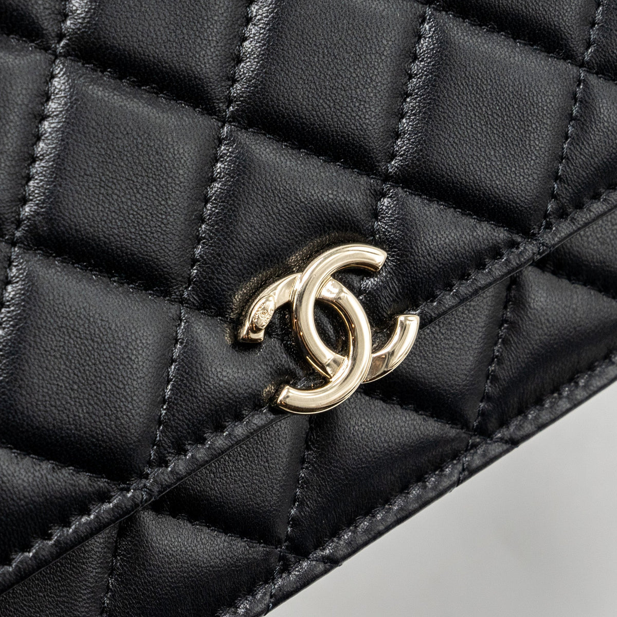 chanel-leather-top-handle-wallet-on-chain-lambskin-black-lghw-microchip-1