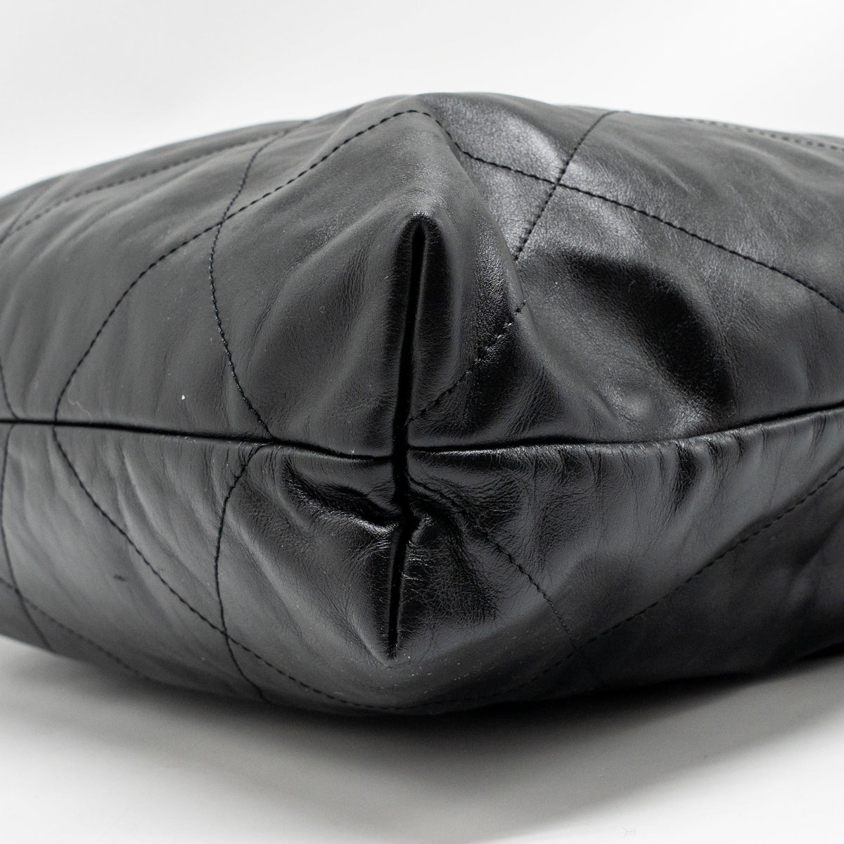 chanel-medium-22-bag-calfskin-black-ghw-microchip-1