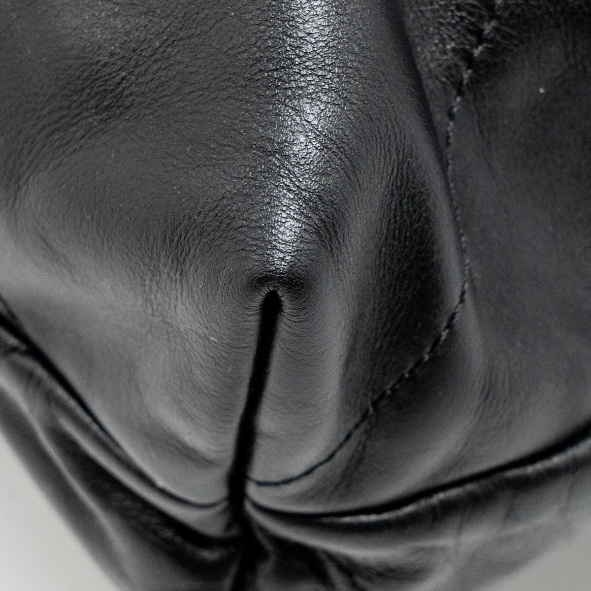 chanel-medium-22-bag-calfskin-black-ghw-microchip-1