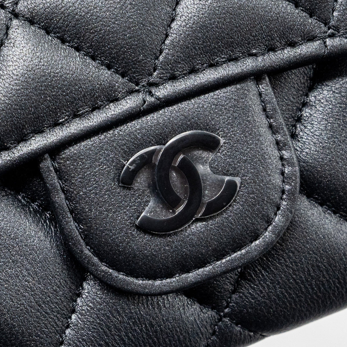 chanel-classic-flap-card-holder-lambskin-so-black-microchip